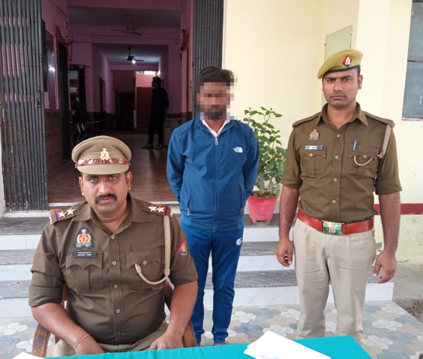 थाना कोतवाली पडरौना पुलिस द्वारा दुष्कर्म के मुकदमे में वांछित अभियुक्त गिरफ्तार