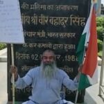 एस पी के साथ कसया में युवाओं ने खेली होली