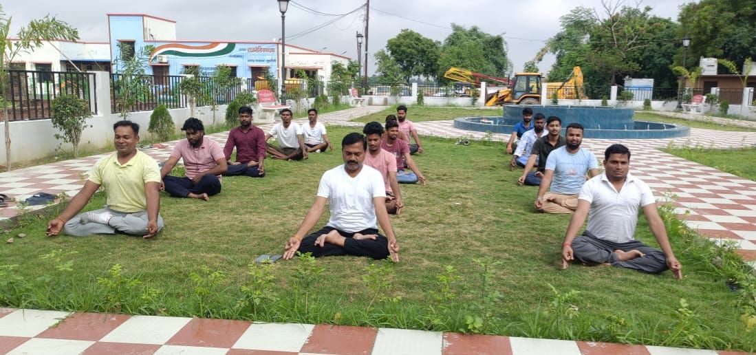 शास्त्री नगर और सुकरौली में अंतर्राष्ट्रीय योग दिवस पर सामूहिक योगाभ्यास, वरिष्ठ नागरिकों से लेकर स्कूली बच्चों तक ने लिया हिस्सा