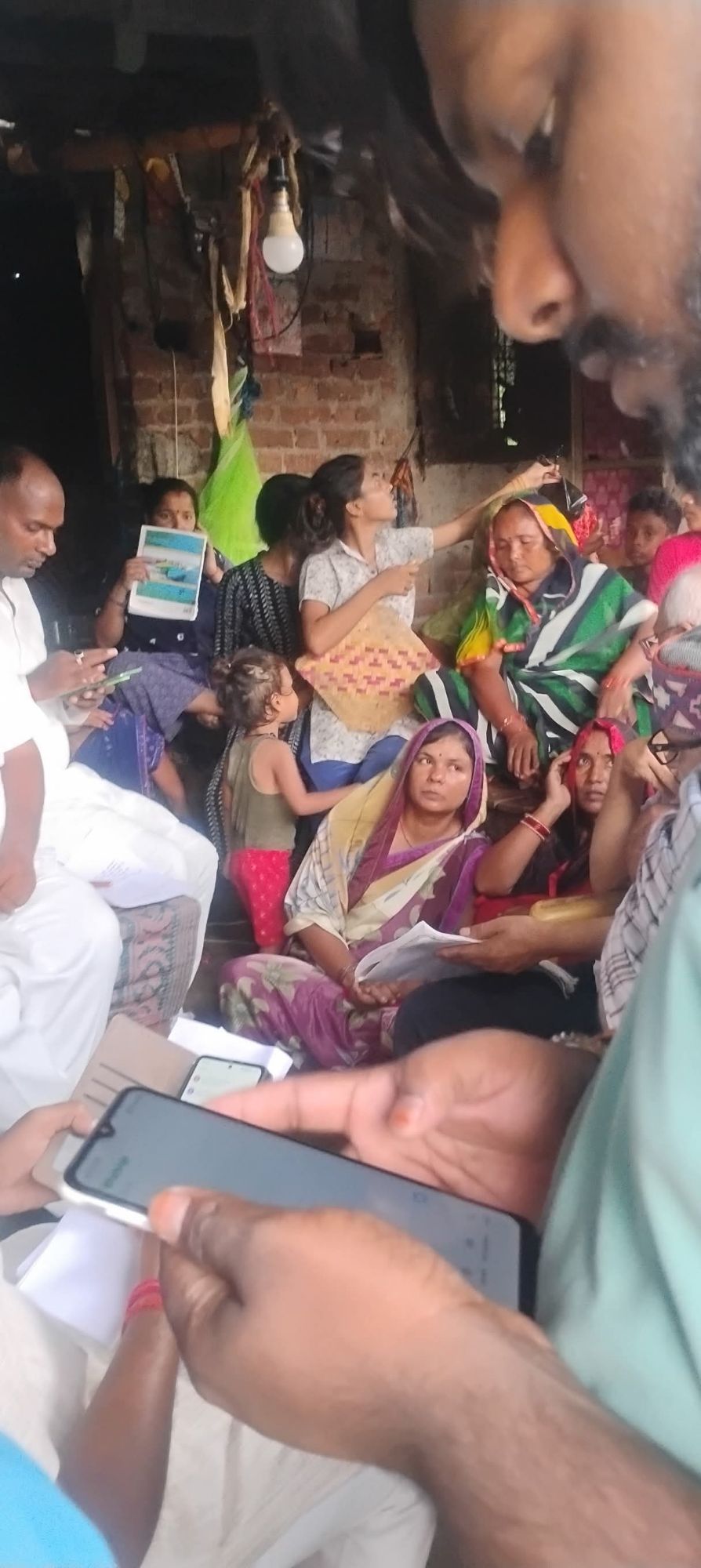 गायब किशोरी का शव देवरिया में मिला, हाटा कोतवाली का ग्रामीणों ने किया घेराव