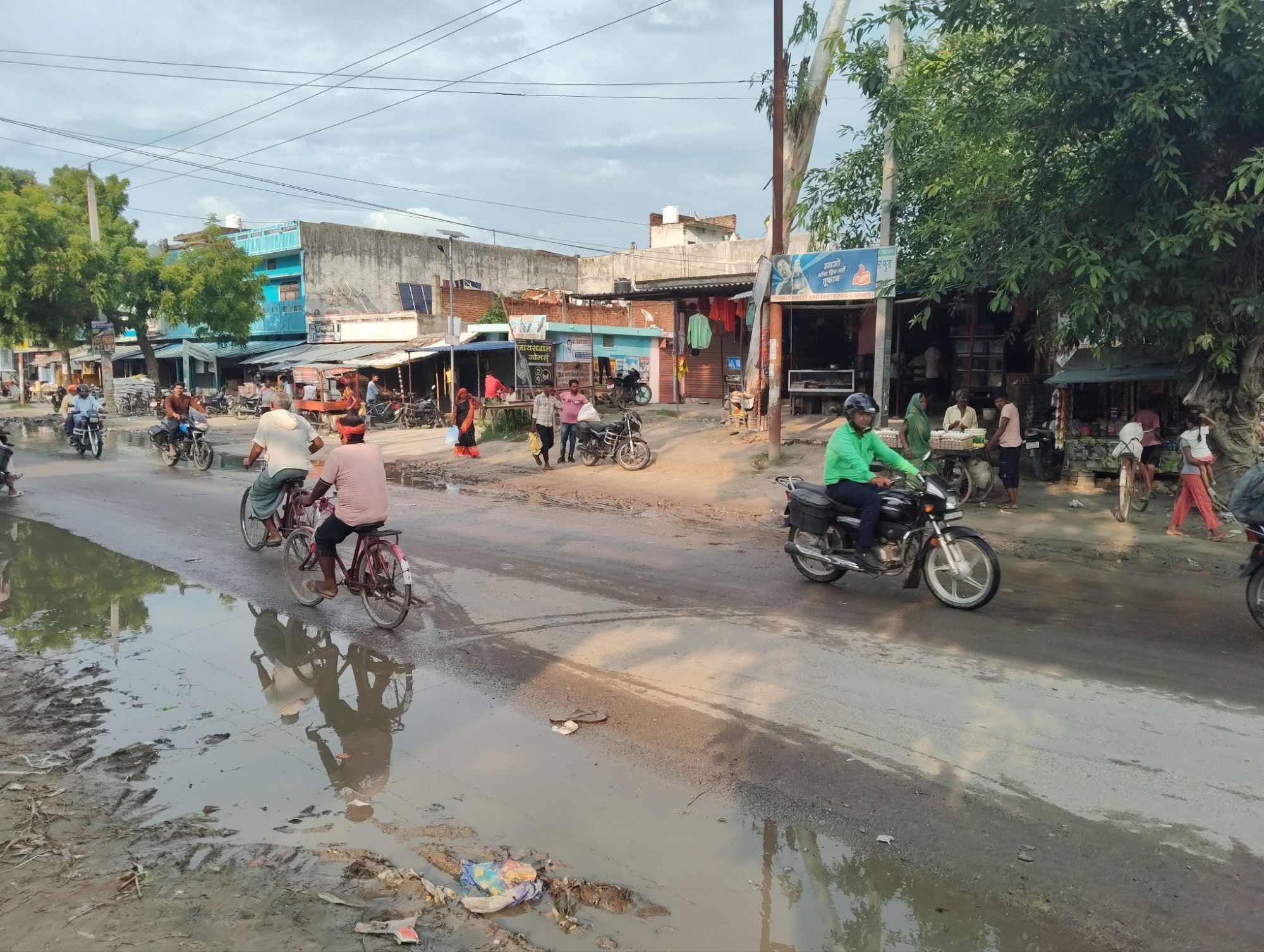जानकी नगर मे जल जमाव और गंदगी से आम जनता परेशान