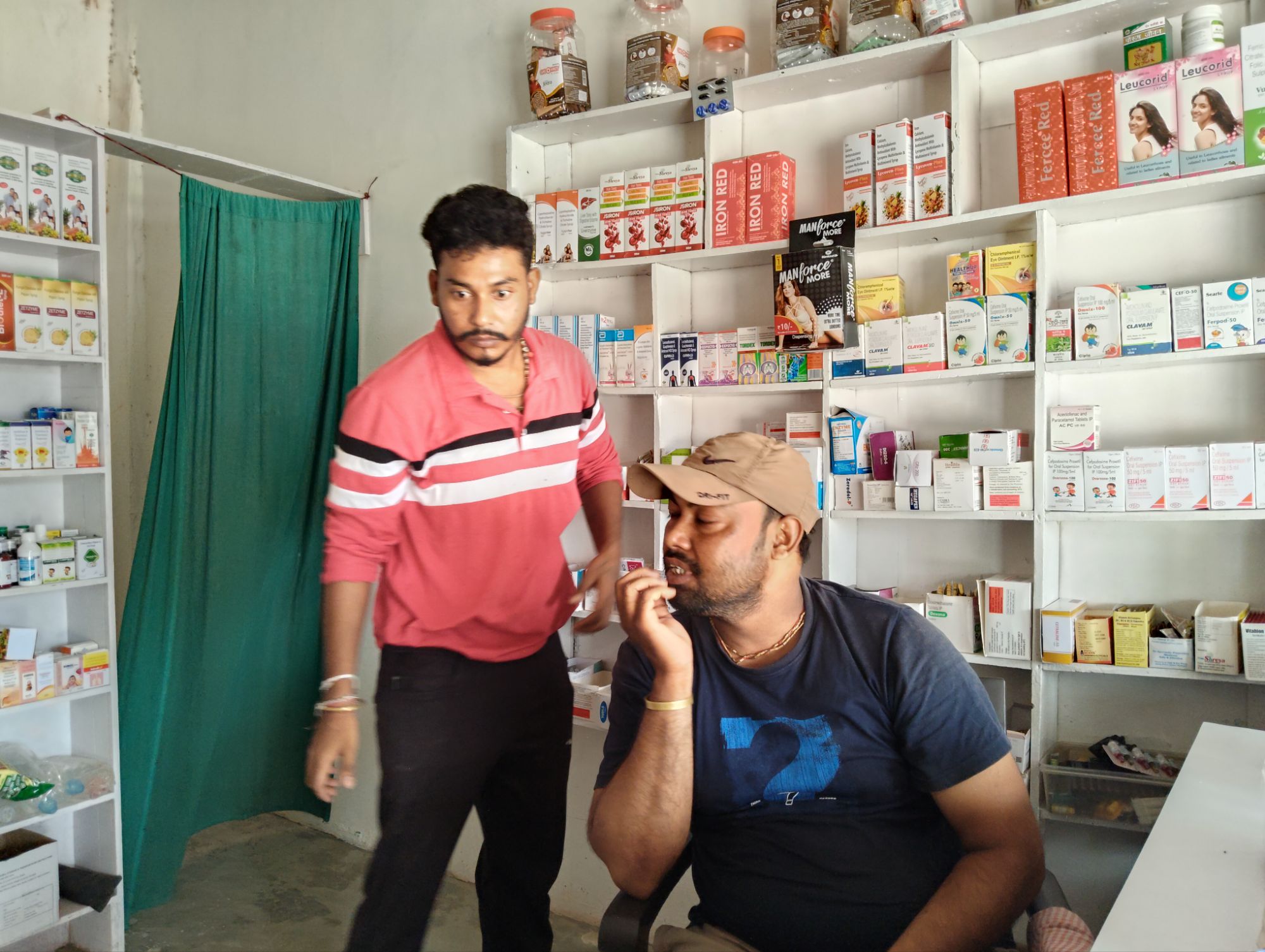 मठिया चौराहा पर डेढ़ दशक से फर्जी डॉक्टर का कारोबार, प्रशासन मौन