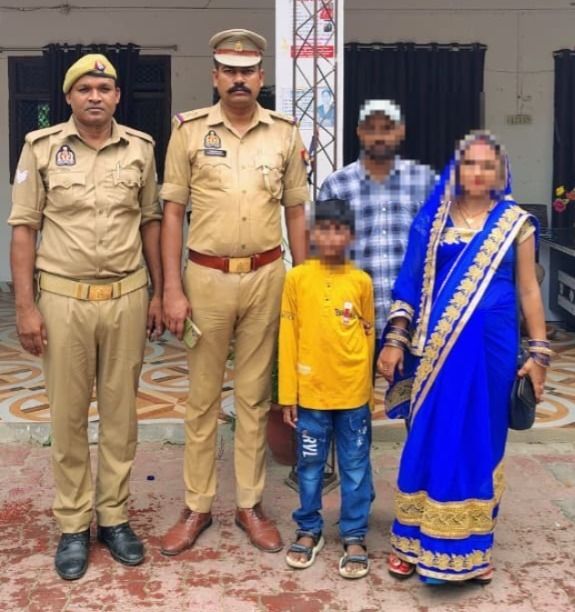 8 वर्षीय मासूम को पाकर अभिभूत हुए माता-पिता, कसया पुलिस की तत्परता देख बोले- धन्यवाद गौरव शुक्ला जी!