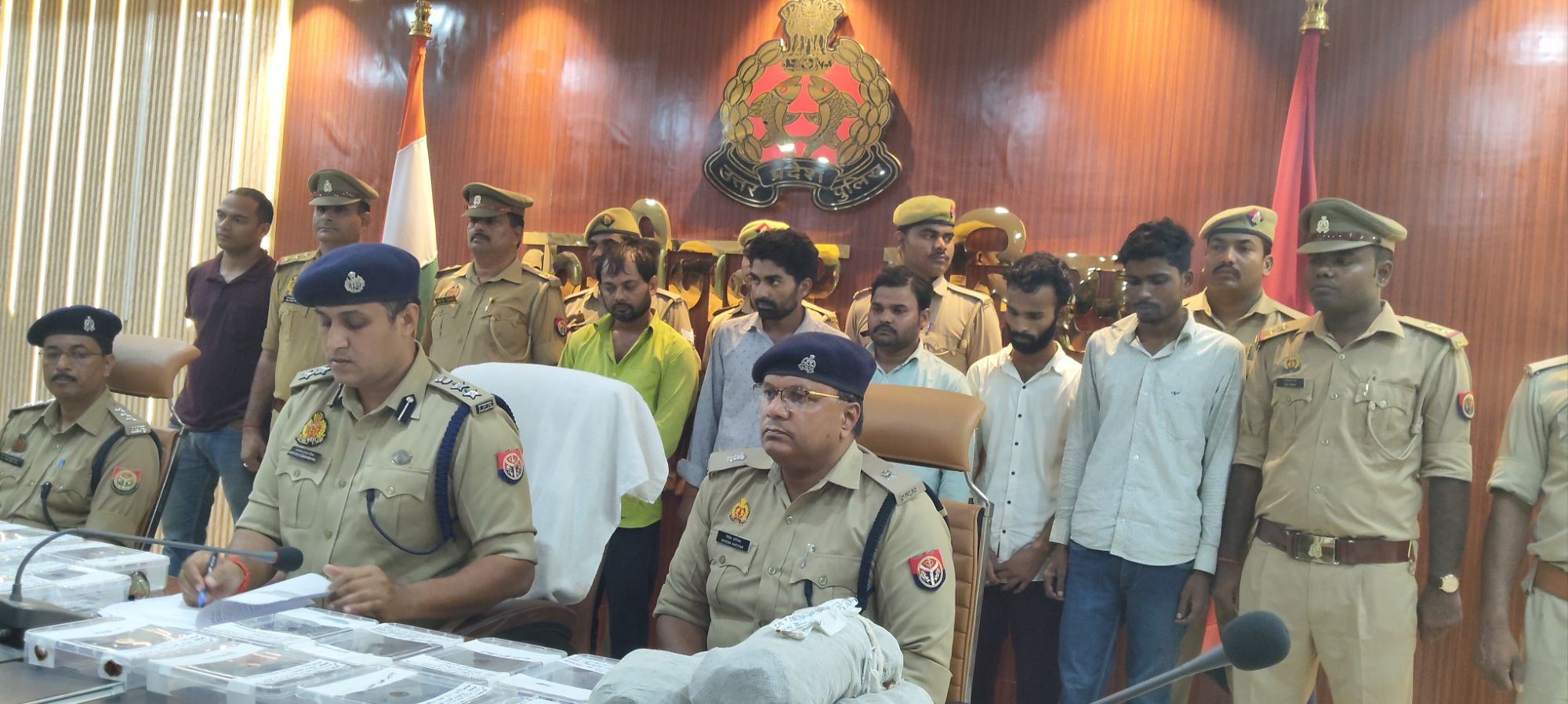 कुशीनगर में फर्जी जन्म प्रमाणपत्र और आधार कार्ड बनाने वाले गिरोह का भंडाफोड़, 5 आरोपी गिरफ्तार