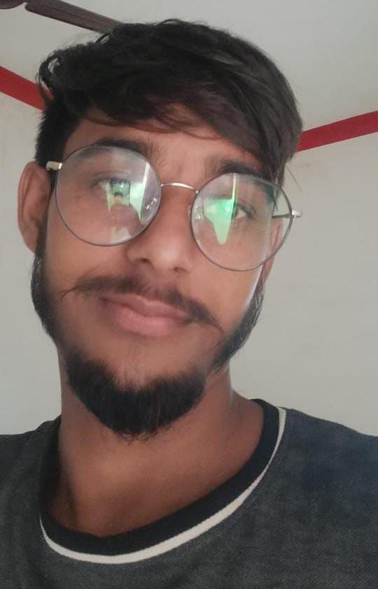 चार महीने से जिंदगी की जंग लड़ने के बाद हार गया आशीष