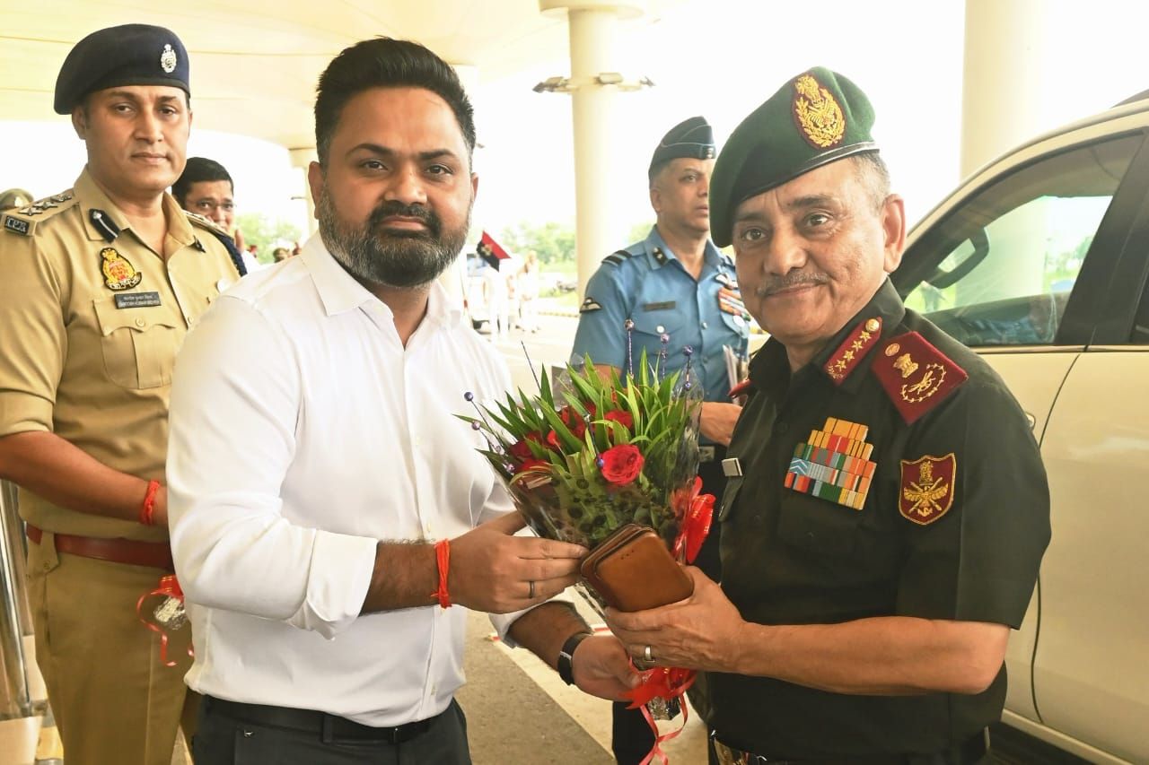 कुशीनगर में सीडीएस जनरल अनिल चौहान का भव्य स्वागत