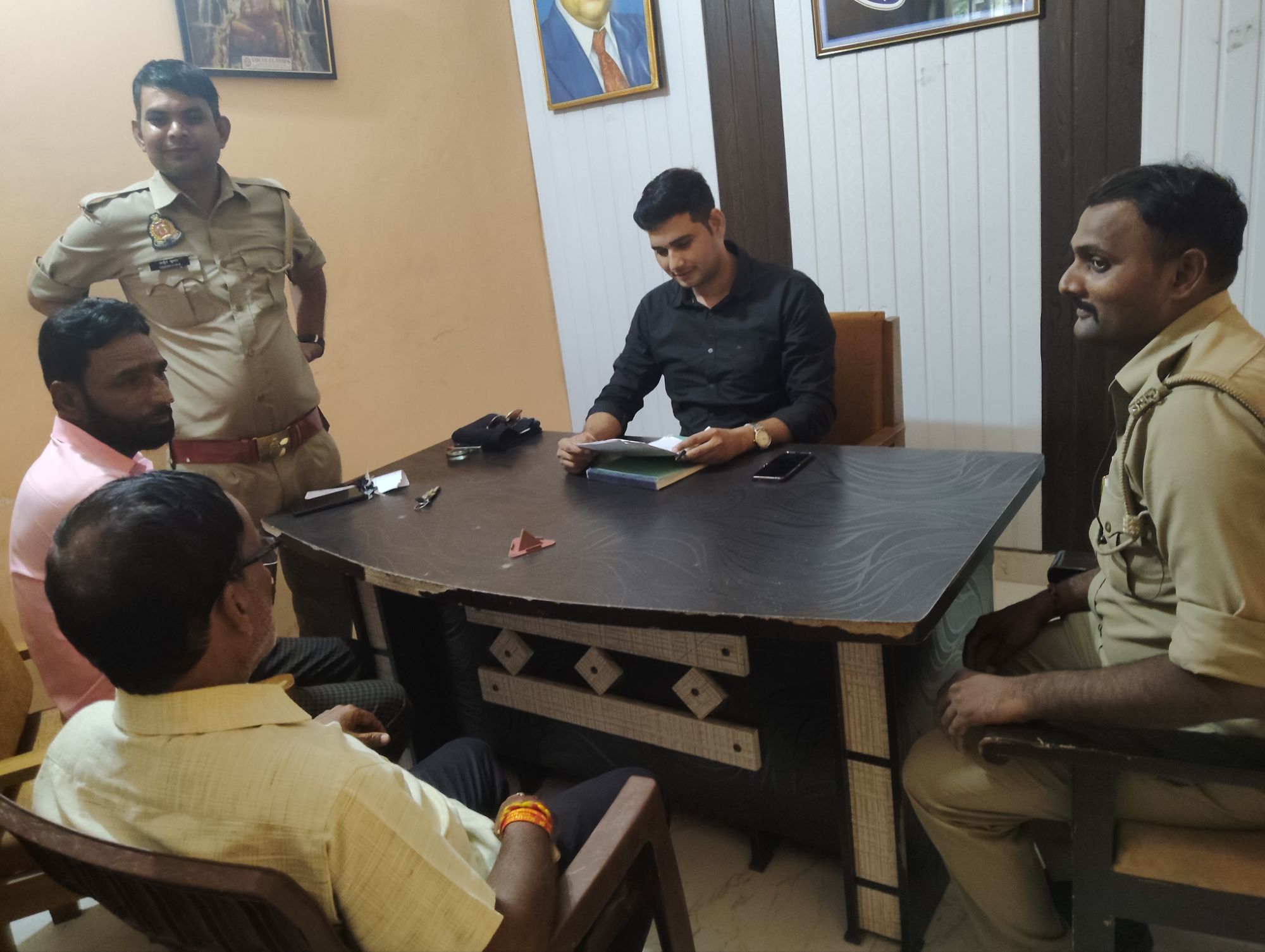 हाइबे चौकी प्रभारी विवेक कुमार पाण्डेय ने लगाई जनसुनवाई, कहा – फरियादियों की मदद करना पुलिस की प्राथमिकता