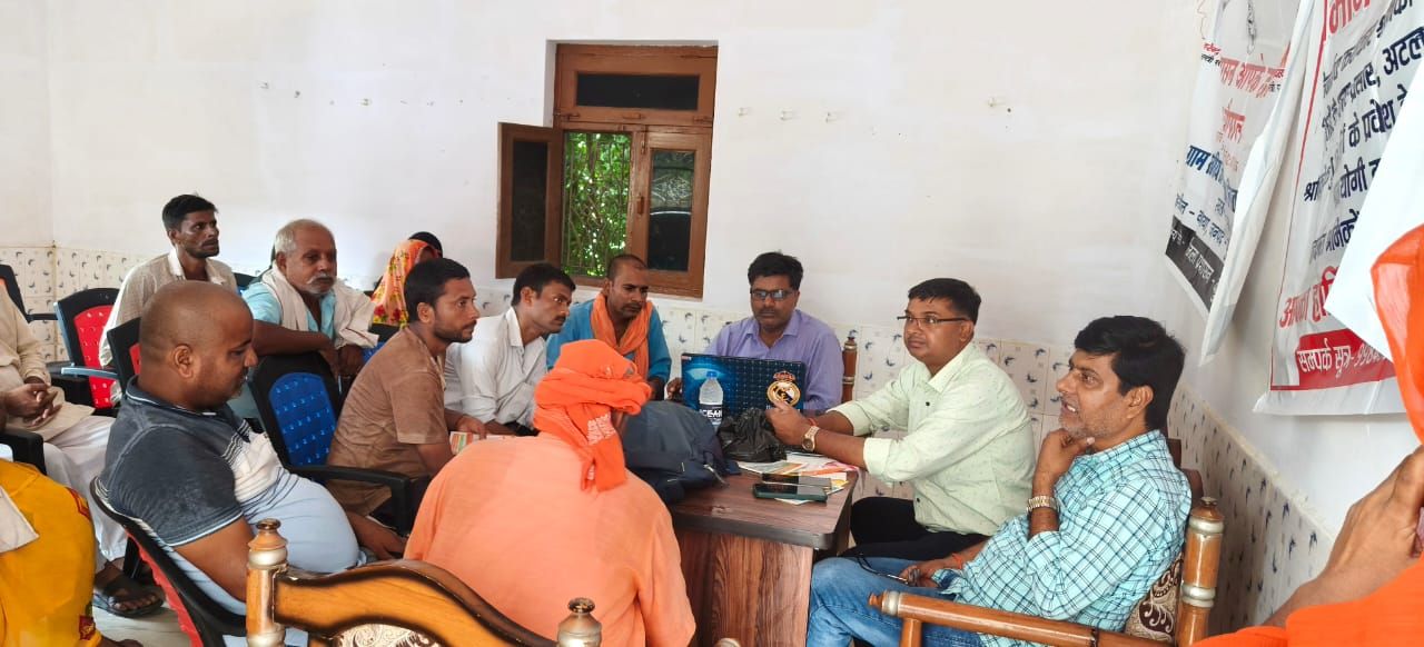 बसडीला पाण्डेय में जन चौपाल दो वरासत मामले निस्तारित, 33 श्रम कार्ड बने