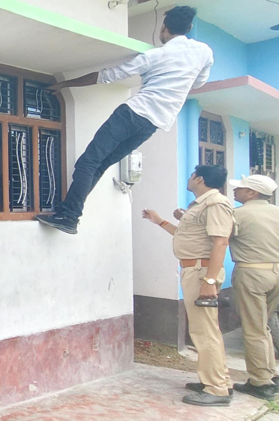 विजिलेंस टीम की छापेमारी से हड़कंप, कई घरों की हुई जांच