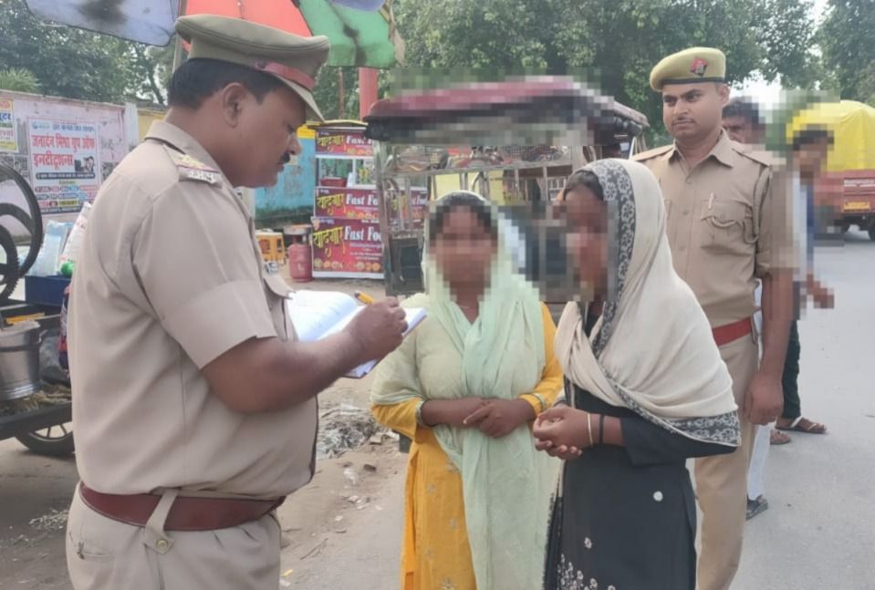 पुलिस अधीक्षक के निर्देशन में कसया क्षेत्र में चला विशेष अभियान, बच्चों व महिलाओं को दी चेतावनी व समझाइश