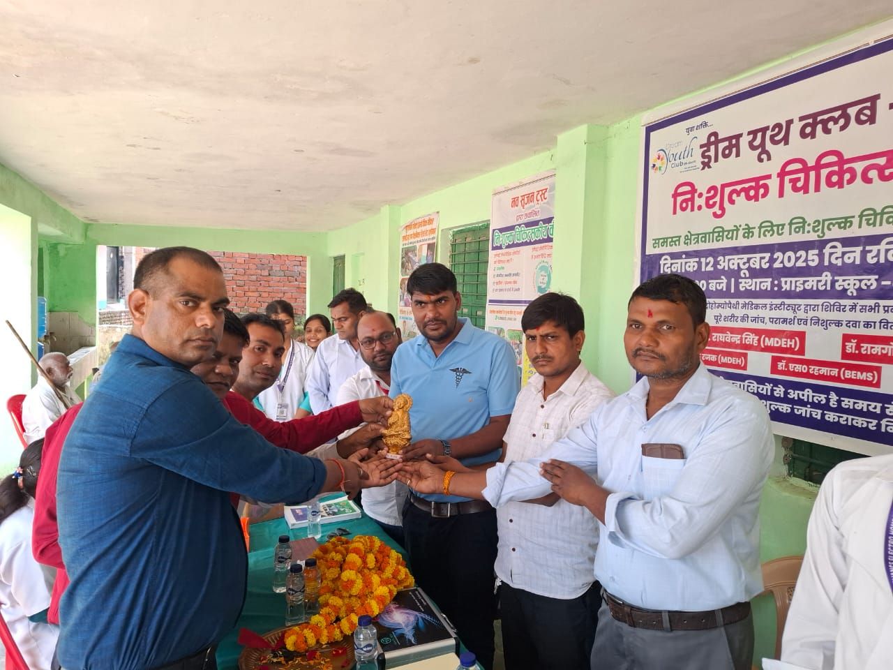 भैंसही में ड्रीम यूथ क्लब द्वारा निःशुल्क चिकित्सा शिविर का आयोजन, पांच सौ से अधिक मरीजों की जांच कर दी गई दवाएं