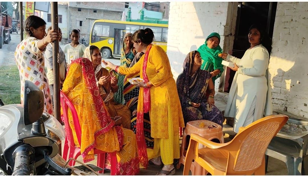 रानी लक्ष्मीबाई जयंती पर व्यापार मंडल महिला जिला अध्यक्ष पूनम जायसवाल ने बहनों संग मनाई जयंती