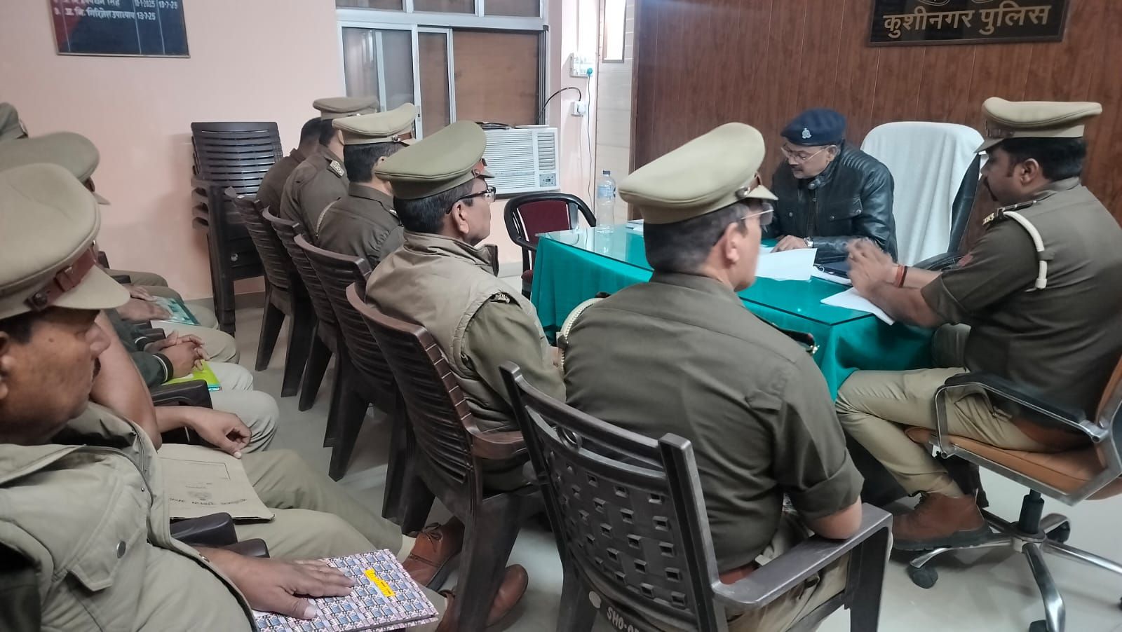 पीड़ितों को त्वरित न्याय दिलाने हेतु CO खड्डा की अर्दली रूम बैठक