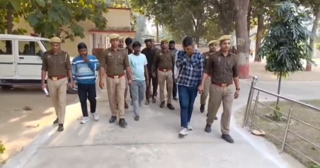 कुशीनगर से बड़ी सफलता: अंतर्जनपदीय चोरी–टप्पेबाजी गिरोह का भंडाफोड़, सात गिरफ्तार