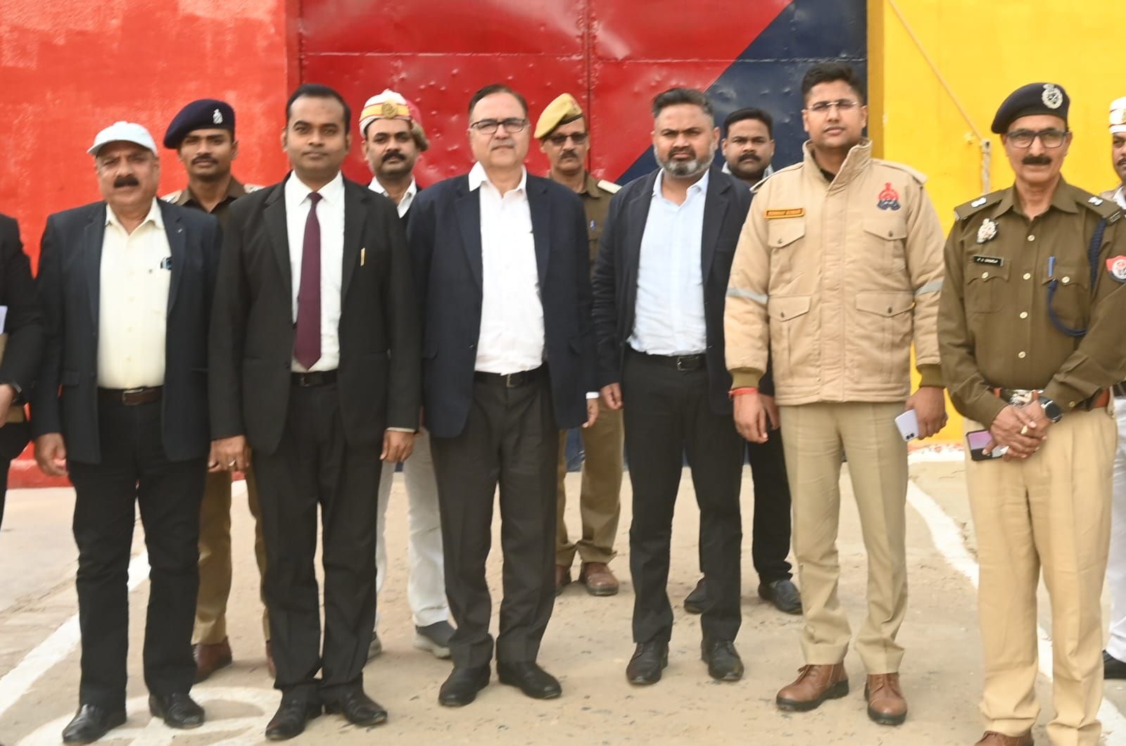 जिला जज, जिलाधिकारी व एसपी कुशीनगर का देवरिया जिला कारागार का आकस्मिक निरीक्षण — जेल प्रशासन को कड़ी हिदायतें