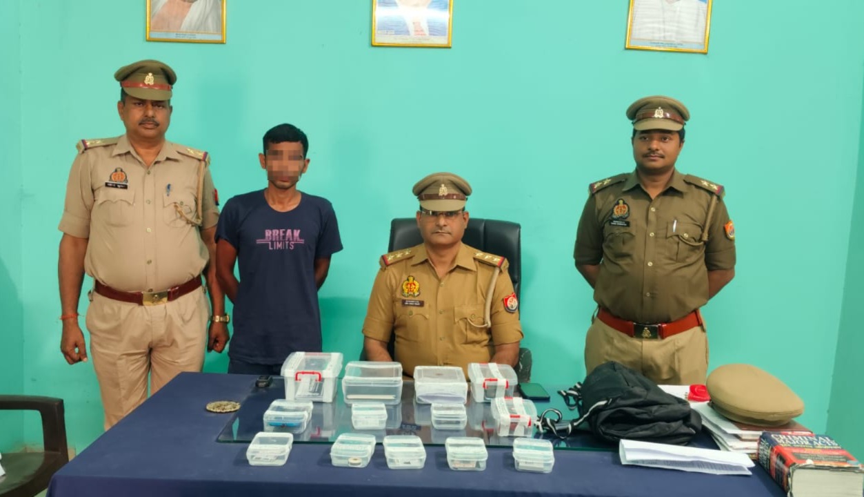 फर्जी IFS अधिकारी बनकर ग्रामीण युवकों को नौकरी का झांसा देने वाला गिरफ्तार,,