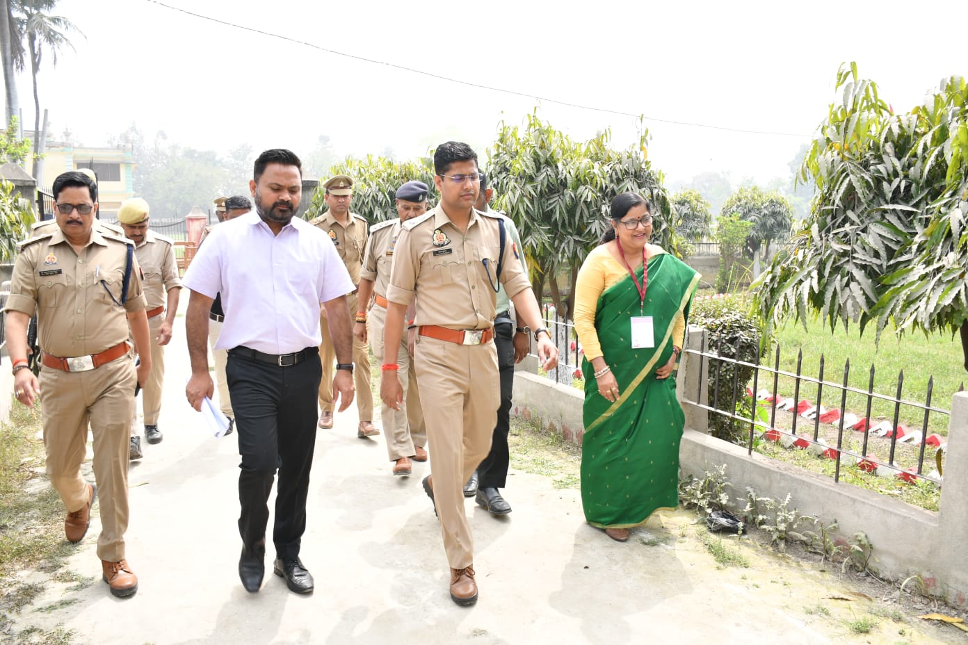 पुलिस भर्ती परीक्षा को लेकर प्रशासन अलर्ट, डीएम व एसपी ने परीक्षा केन्द्रों का किया निरीक्षण