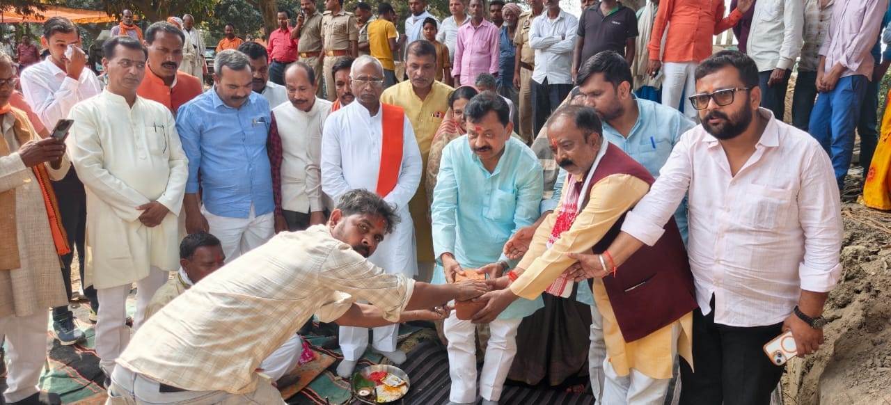 श्रीराम-जानकी मंदिर परिसर में 1.11 करोड़ से बनेगा यात्री हाल सांसद विजय कुमार दूबे व विधायक मोहन वर्मा ने किया शिलान्यास