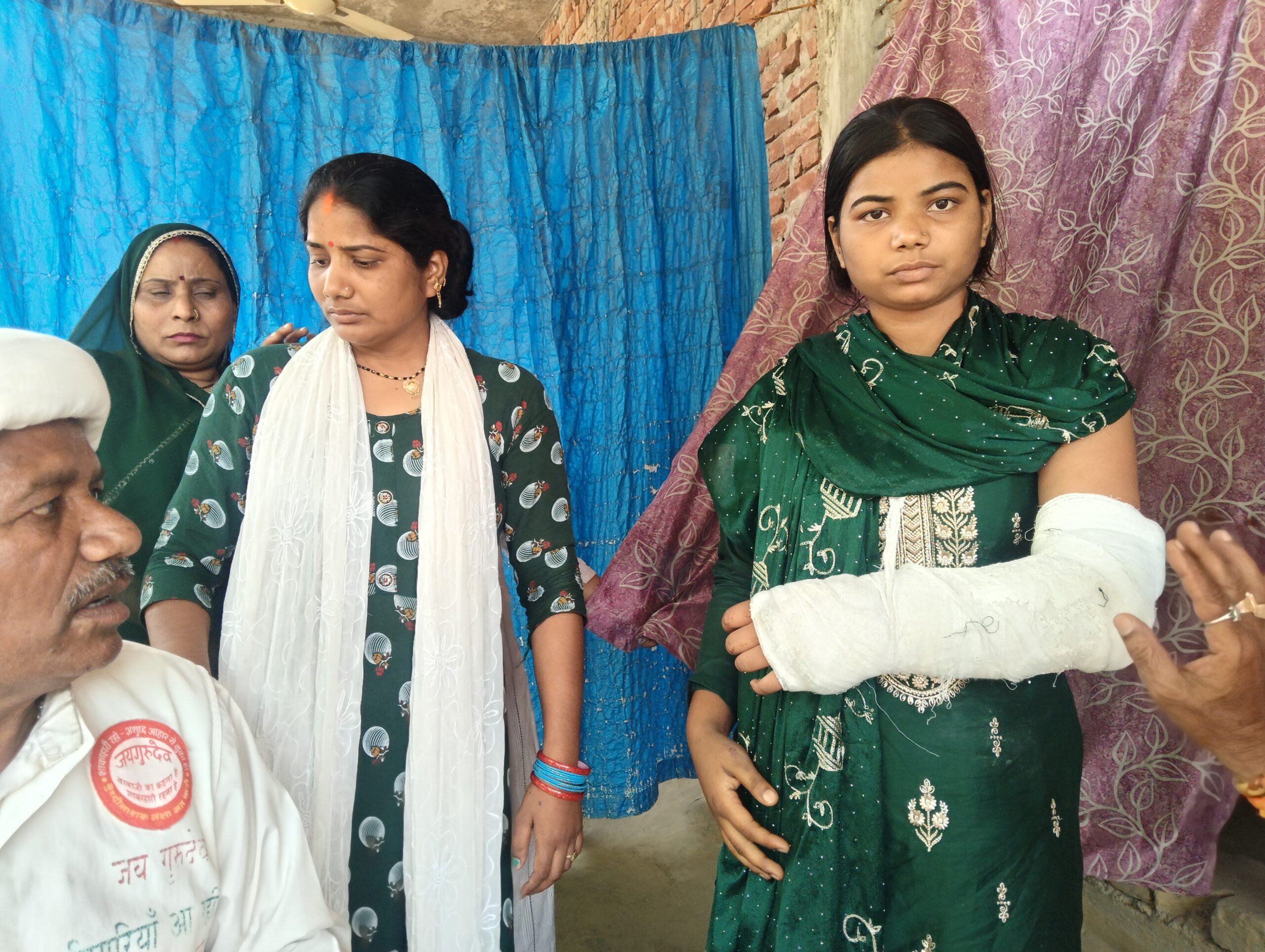 भूमि विवाद में मारपीट: तीन लड़कियों सहित युवक गंभीर रूप से घायल, मुकदमा दर्ज नहीं