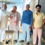 फाजिलनगर उपचुनाव में भाजपा की जीत पर मथौली में बांटी गई मिठाई