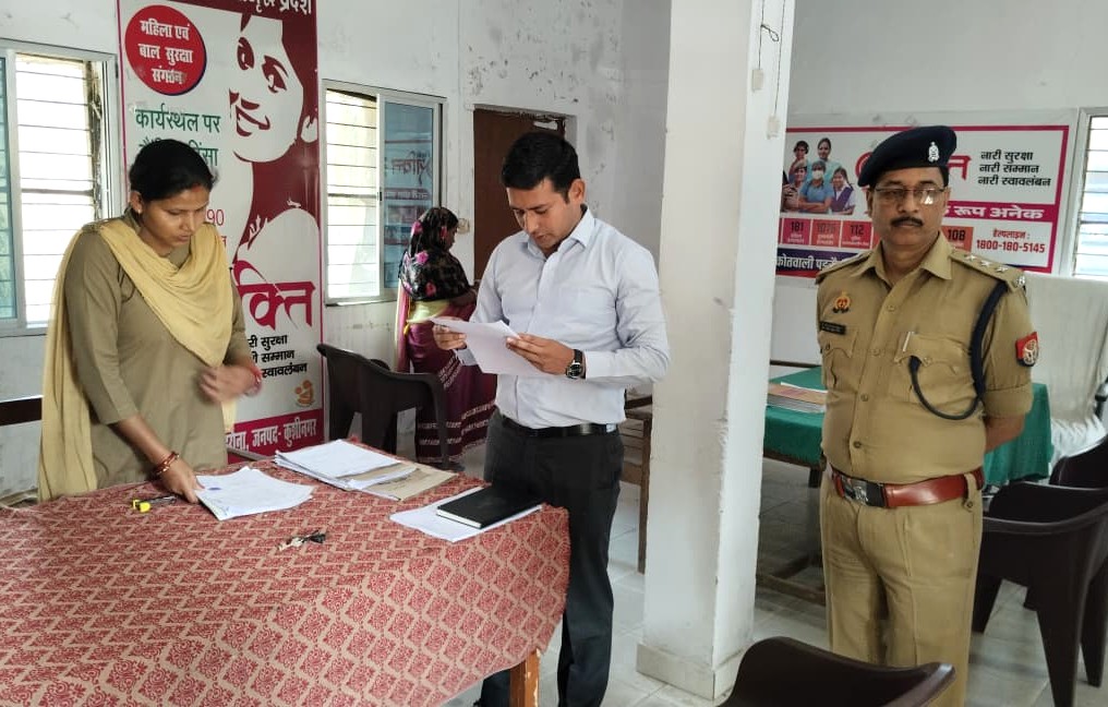 ज्वाइंट मजिस्ट्रेट व सीओ सदर ने किया कोतवाली पडरौना का त्रैमासिक निरीक्षण