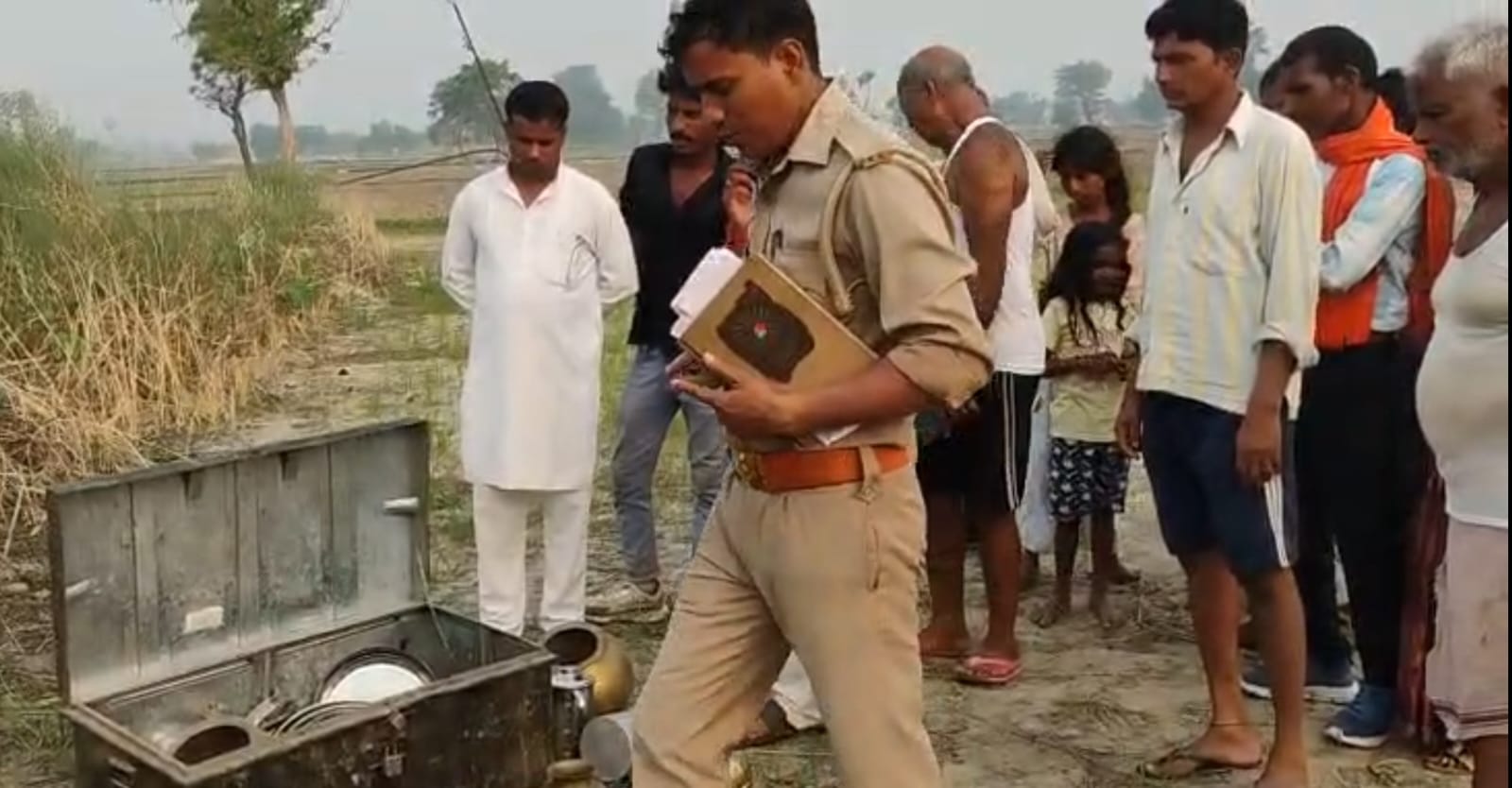 रात भर सोता रहा परिवार, नकदी और जेवरात समेट ले गए चोर