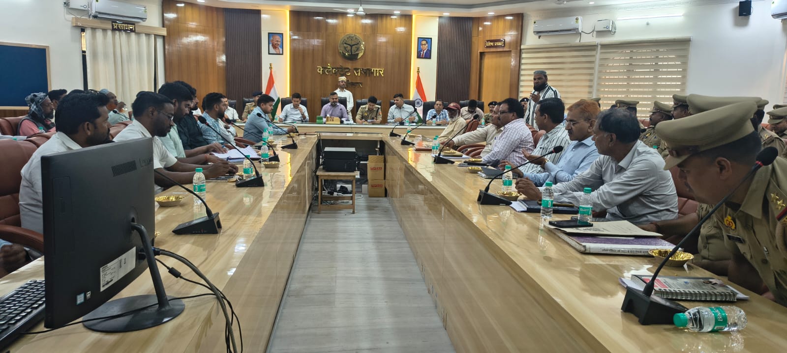 कुशीनगर में आगामी त्योहार को लेकर कलेक्ट्रेट में संपन्न हुई पीस कमेटी की बैठक