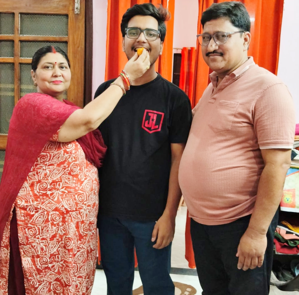 आईआईटी जेईई एडवांस्ड 2026 में उज्ज्वल तिवारी ने पाई सफलता, जिले का बढ़ाया मान