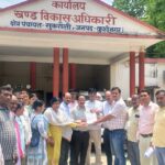 रोजगार सेवकों का कलम बंद हड़ताल बीडीओ को सौंपा ज्ञापन