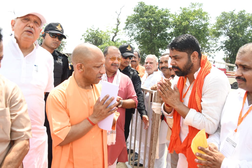 भाजपा मंडल अध्यक्ष रामप्रवेश कश्यप ने मुख्यमंत्री को सौंपा पत्रक, पीएचसी के उच्चीकरण की उठाई मांग