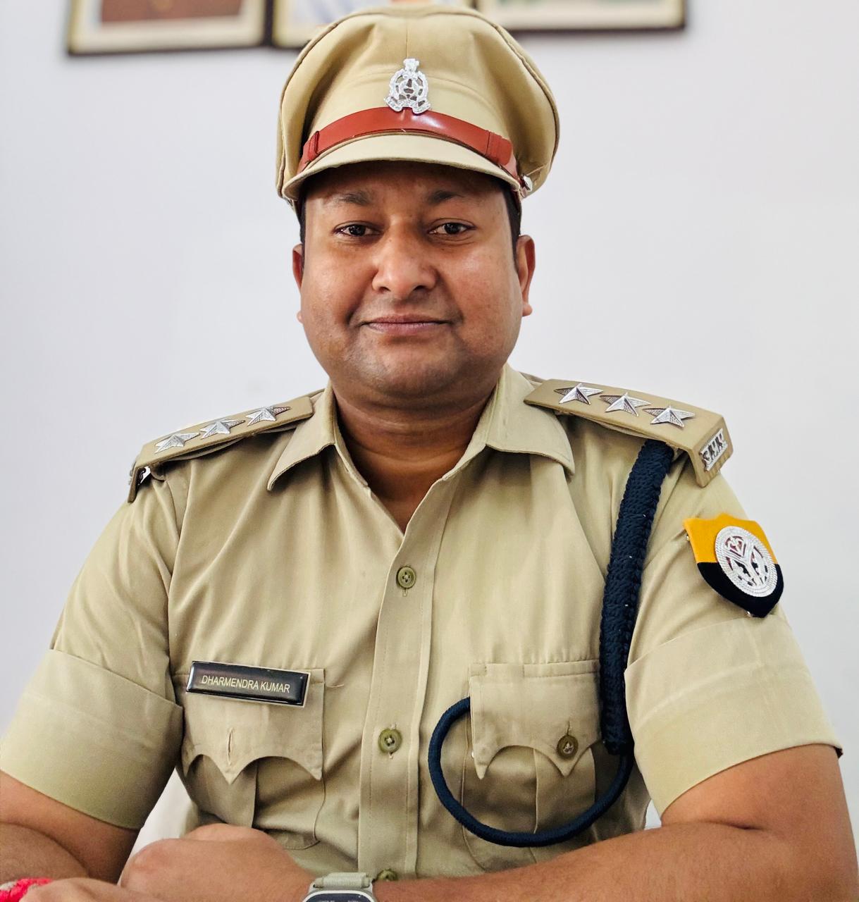 नवागत आबकारी निरीक्षक धर्मेंद्र कुमार ने संभाला कसया सर्किल का कार्यभार