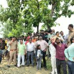 प्रशासन की तत्परता से युवक को टावर से नीचे उतारा गया
