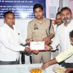 रक्तदान दिवस पर डीएम व एसपी ने किया रक्तदाताओं का सम्मान