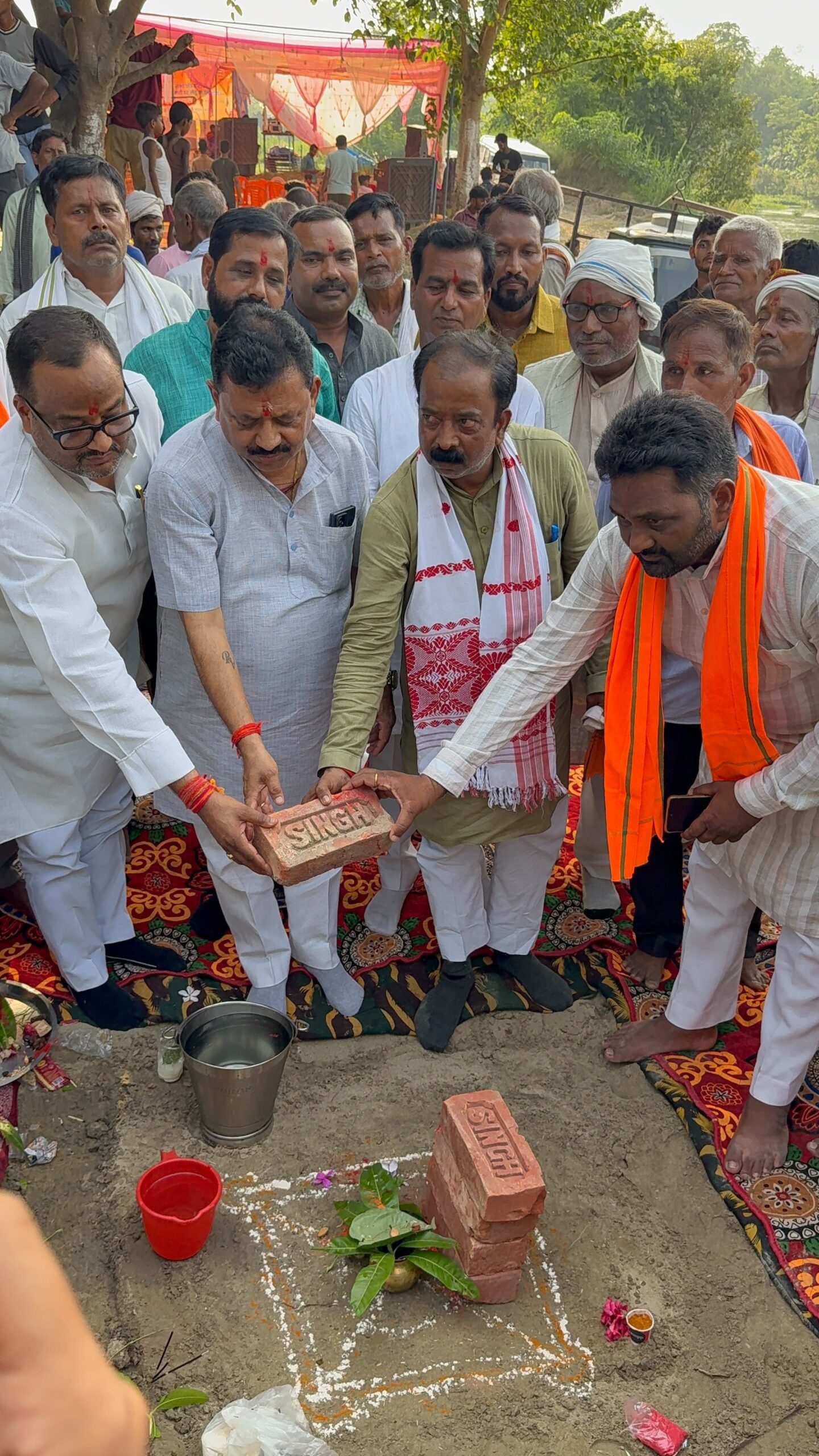 सिकटिया-बनटोलवा घाट पर बहुप्रतीक्षित सेतु निर्माण कार्य का भूमि पूजन एवं शिलान्यास संपन्न