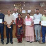 डिस्ट्रिक्ट फील्ड ट्रेनर्स की कर्तव्यनिष्ठा का हुआ सम्मानतहसील हाटा में प्रशस्ति पत्र देकर किया गया सम्मानित
