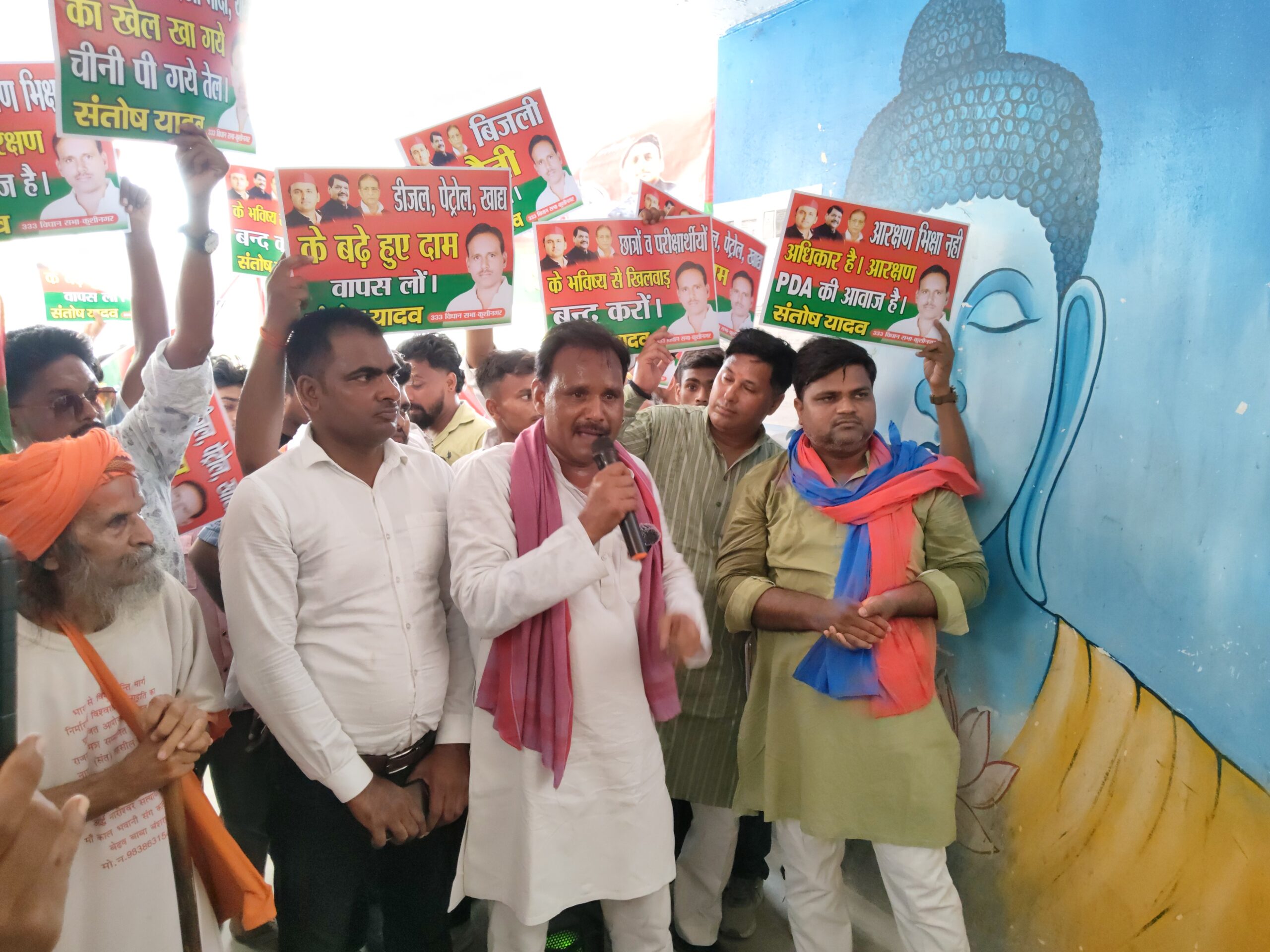 मोदी-योगी सरकार के खिलाफ सपा का प्रदर्शन, जनता के मुद्दों को लेकर खोला मोर्चा
