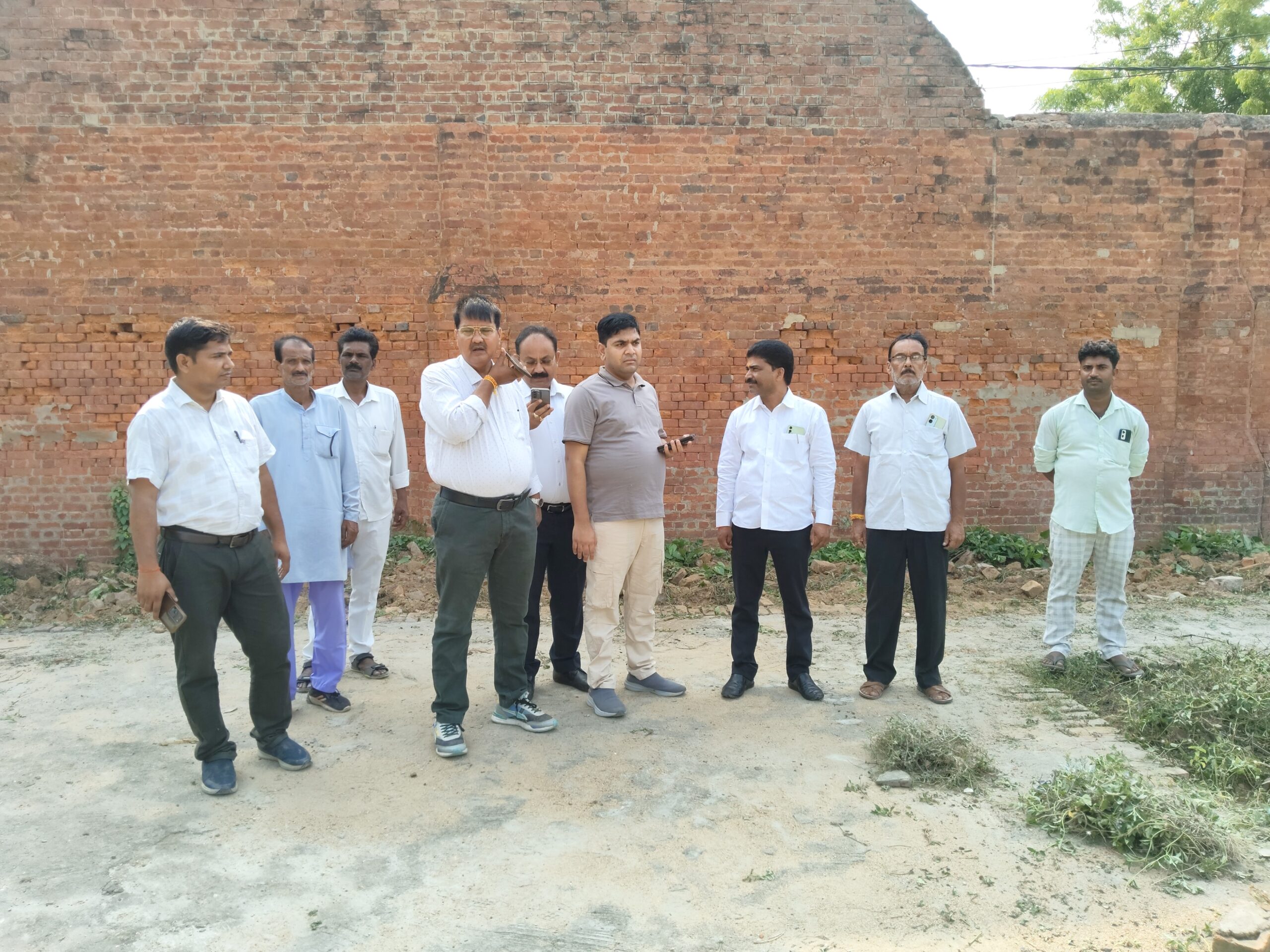जन चौपाल कार्यक्रम के तहत आरक्षित भूमि पर हुआ वृक्षारोपण, स्वच्छता का दिया संदेश