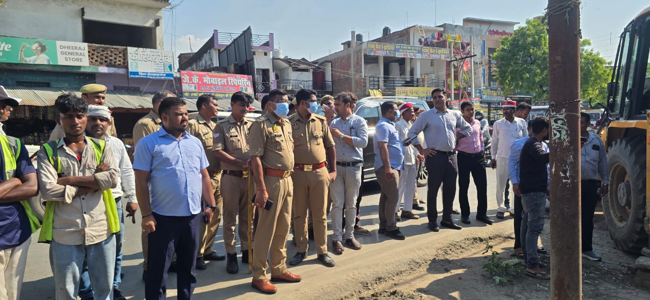 कसया में अवैध बूचड़ खाने पर चला बुलडोजर