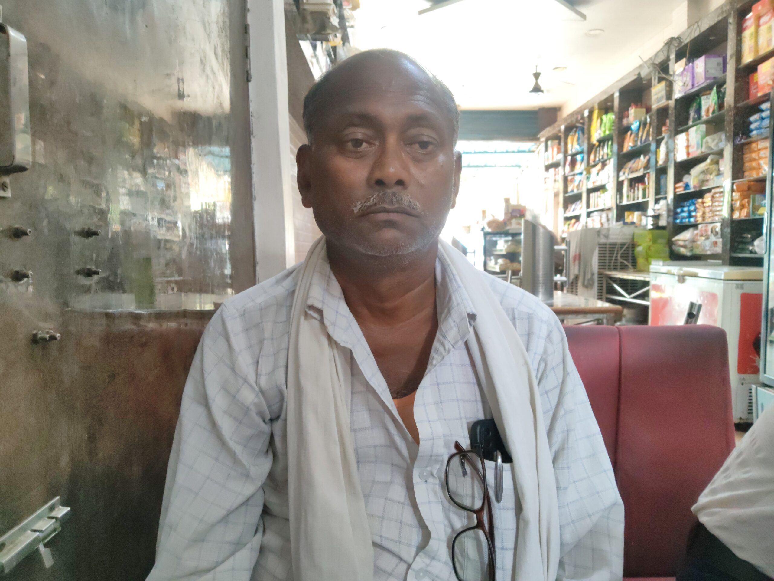 हाटा कोतवाली पहुंचा मकान निर्माण विवाद, ठेकेदार ने बकाया और बाइक लौटाने की मांग की