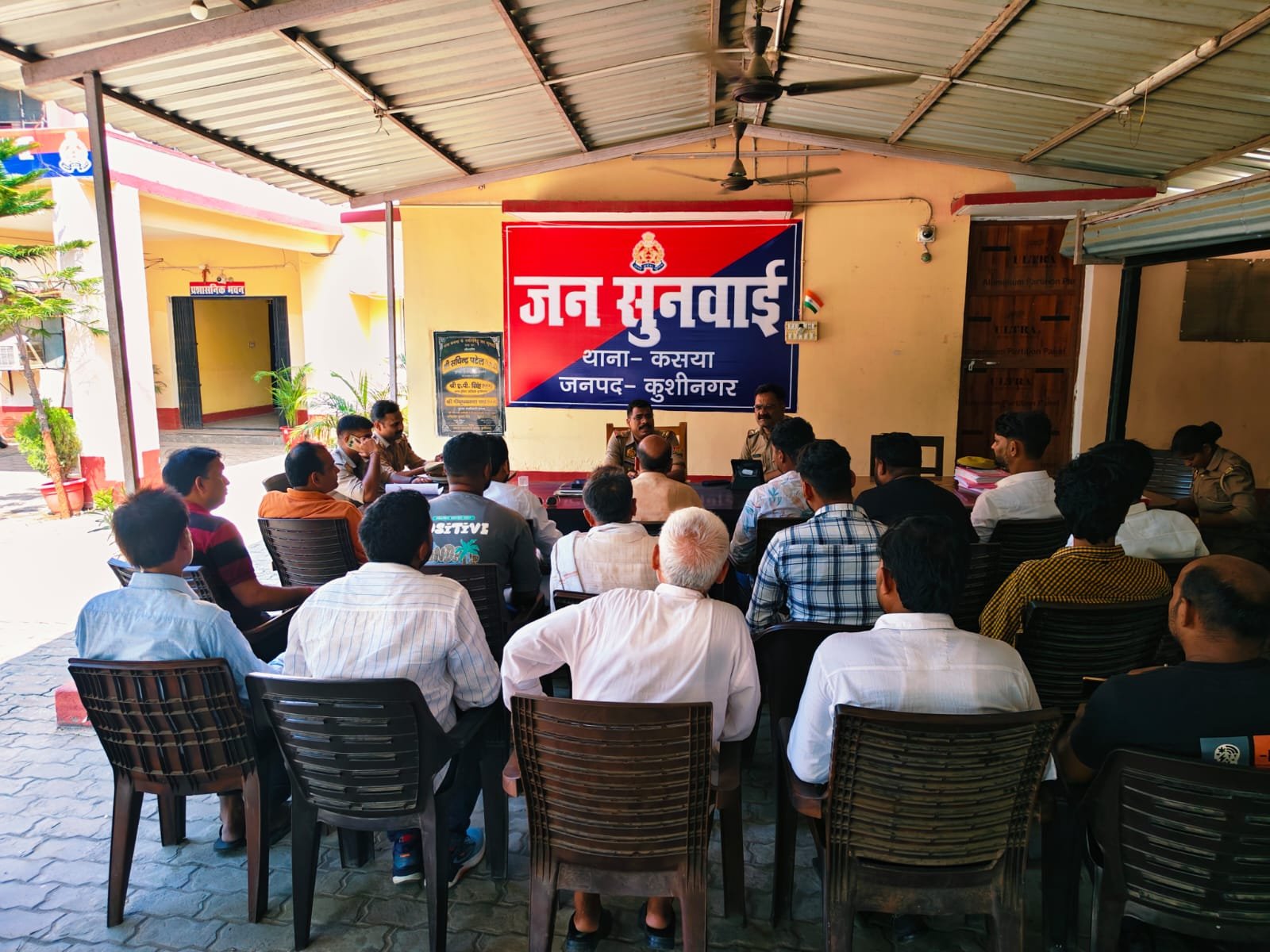 होटल संचालकों के साथ थानाध्यक्ष कसया की बैठक, कानून के दायरे में संचालन के निर्देश
