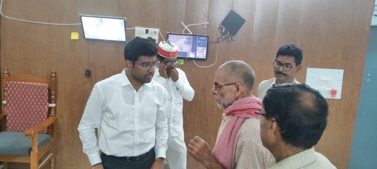 कुर्सी से उठकर फरियादी के पास पहुंचे ज्वाइंट मजिस्ट्रेट, जनसुनवाई का दिखा अलग अंदाज